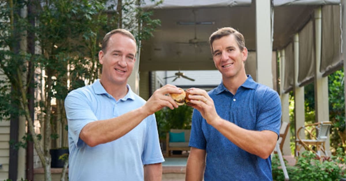 QB Kings Peyton and Eli Manning Partner with King’s Hawaiian on New ‘Slider Sunday’ Campaign