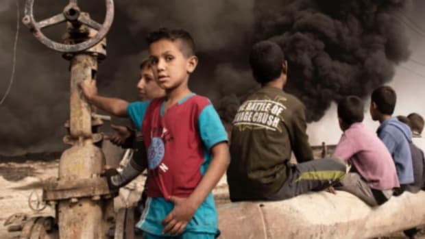 Iraq, Qayyara: On October 2016 children are seen in Qayyara where IS fighters set on fire crude oil fields as they retreated. Alessio Romenzi