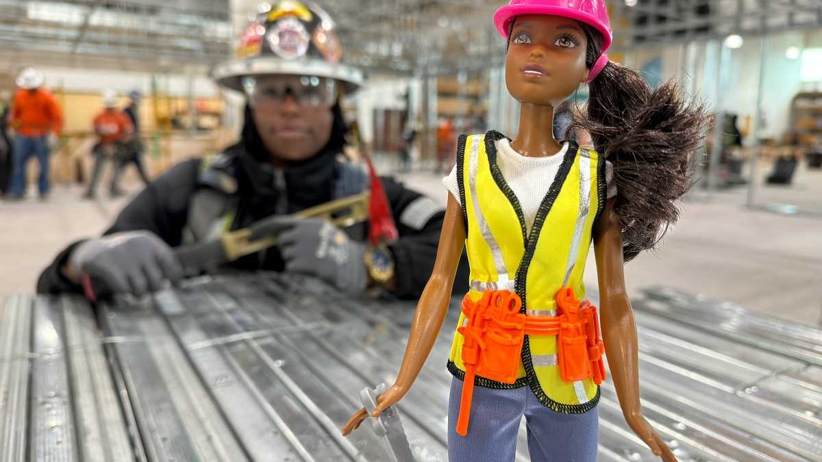 Construction barbie shop
