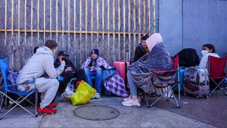 The group of Ukrainian asylum seekers who crossed with Maryna and her family into the U.S. waits in Tijuana, Mexico on March 14. Photo by Manuel Ocaño for palabra.