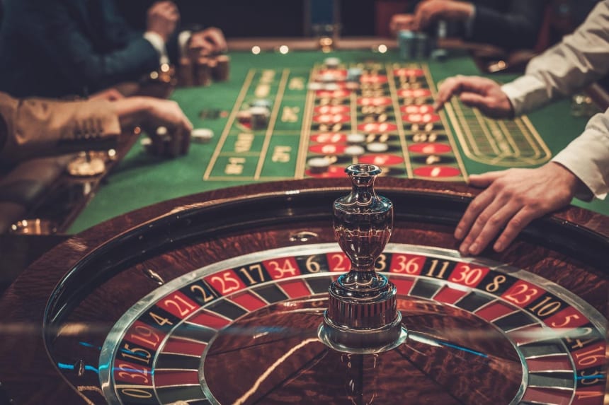 Resources for Latinos dealing with gambling addiction are hard to come by, especially those that are culturally appropriate and in Spanish, according to experts. Photo via Shutterstock