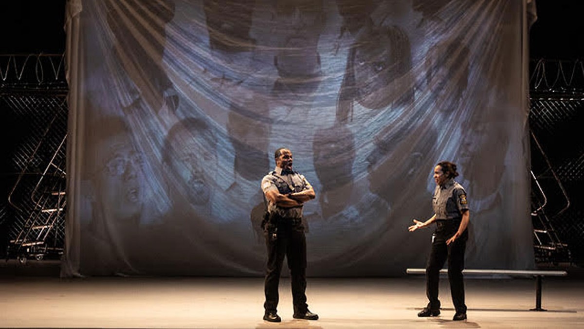 Fidelio: Derrell Acon as Roc (Rocco), Kelly Griffin as Leah (Leonora), with a backdrop video of the Prisoners’ Chorus / Sea Sloat Photography