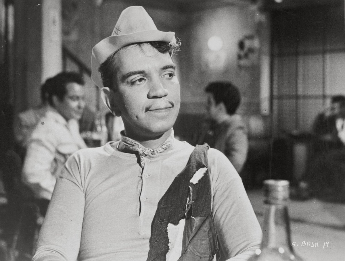 Cantinflas in “Sube y baja,” directed by Miguel M. Delgado (1959). Photo via Alamy