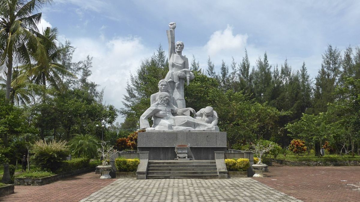 Monument of the My Lai Massacre, 2013 / JvL from Netherlands, licensed under the Creative Commons Attribution-Share Alike 3.0 Unported license.