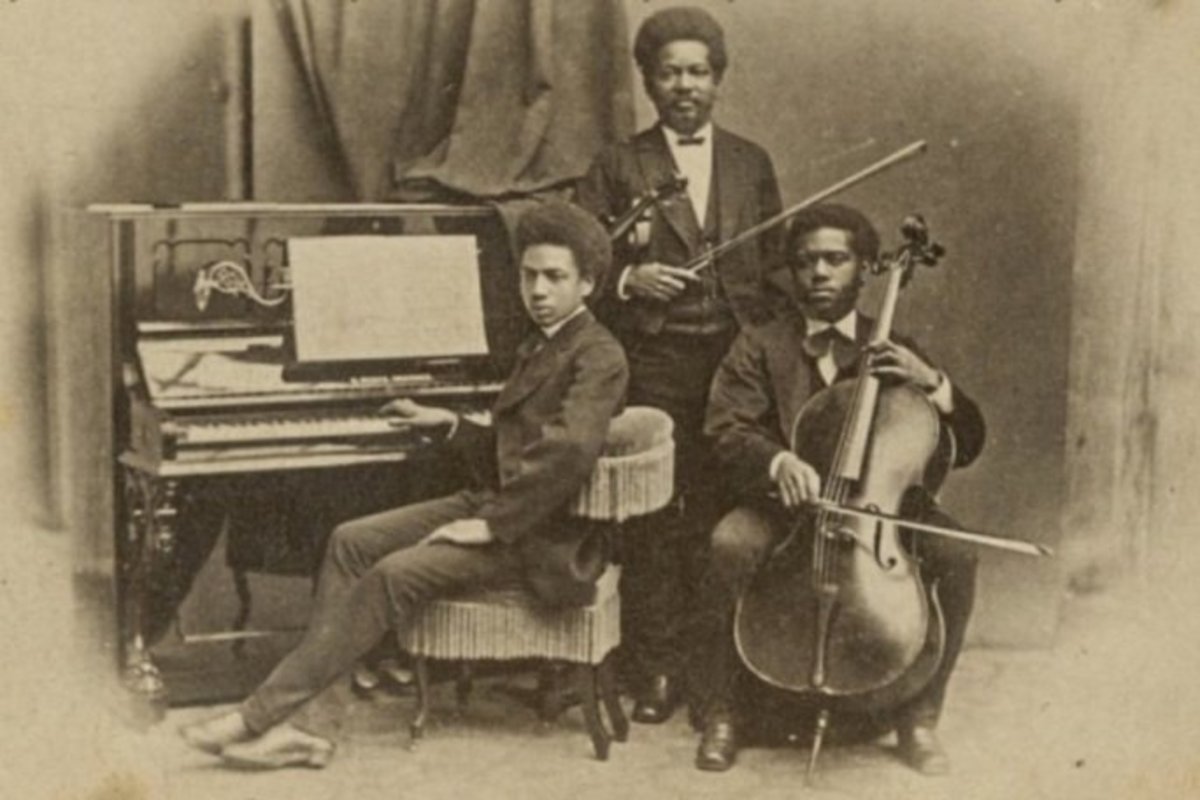 José Manuel “Lico” Jiménez at the piano, with his father, José Julián (center) and brother, Nicasio. Courtesy Julie Carmen